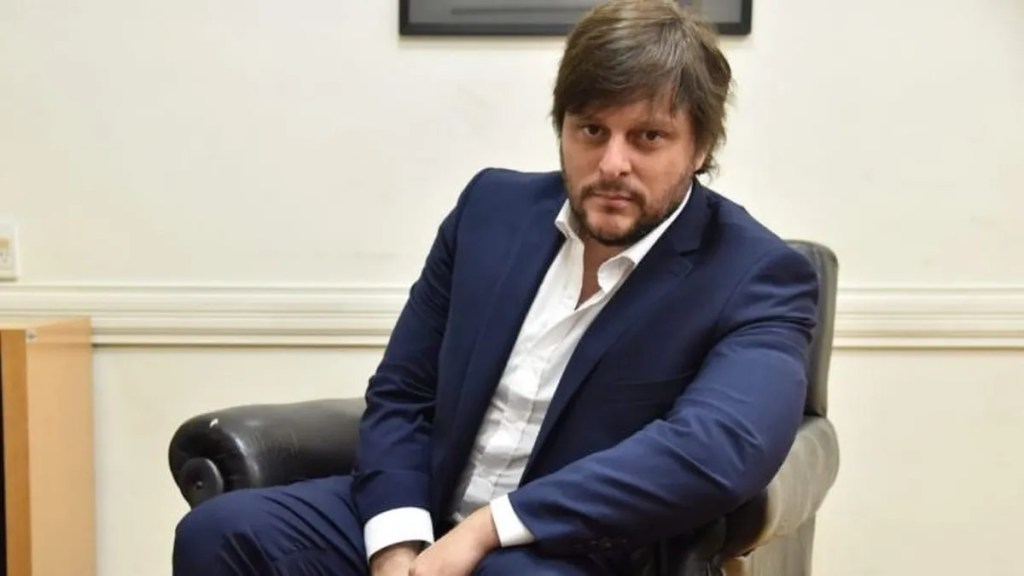 Santoro apostó por el diálogo y felicitó a Adorni por su&nbsp;trabajo